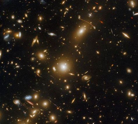 U­z­a­y­-­Z­a­m­a­n­ı­ ­v­e­ ­I­ş­ı­ğ­ı­ ­B­ü­k­e­b­i­l­e­n­ ­B­i­r­ ­G­a­l­a­k­s­i­ ­K­e­ş­f­e­d­i­l­d­i­